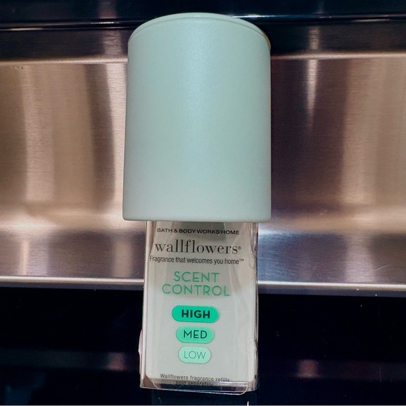 NWT sage green scent control BBW wallflower plug in - Picture 3 of 3